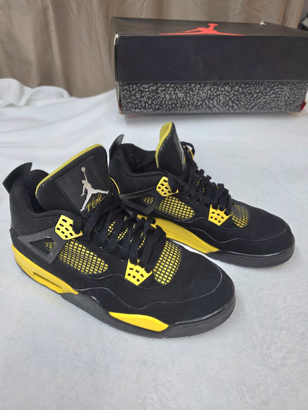Men's Nike Air Jordan 4 Retro "Thunder" Basketball Sneakers Black & Tour Yellow